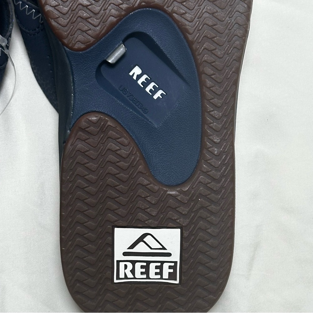 REEF Fanning Men’s Flip Flops Size 9 Navy Bottle Opener Sandals NWT Arch Support - Picture 7 of 8